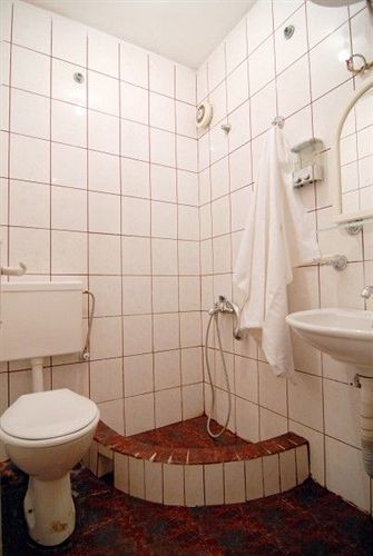 Hotel Vuk Скопье Экстерьер фото